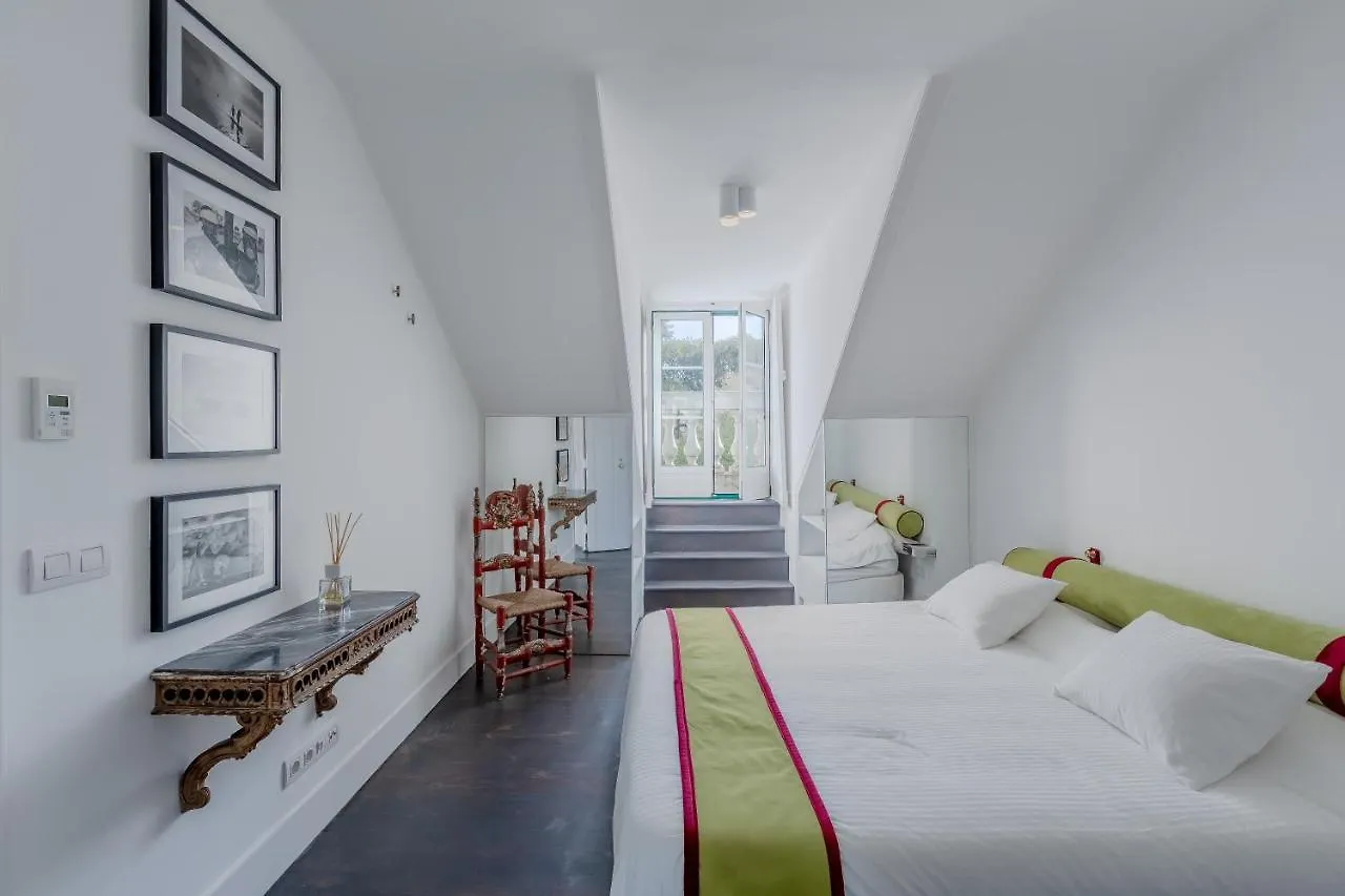 Principe Real Charming Garden View Flat At The Heart Of Lisbonアパートメント ポルトガル