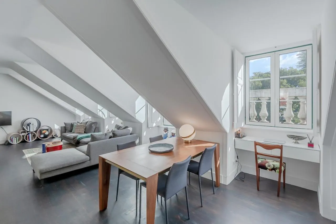 Principe Real Charming Garden View Flat At The Heart Of Lisbonアパートメント 0*, リスボン